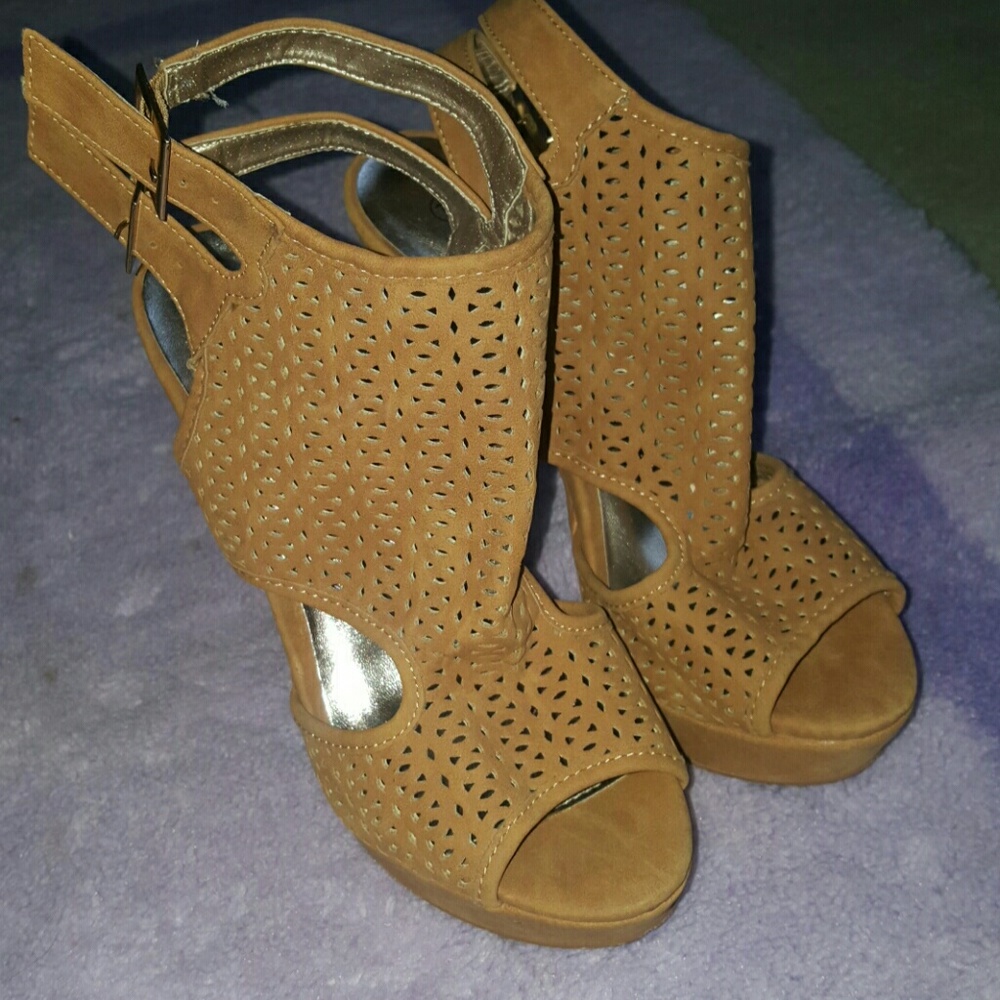 High Heels - Picture 3 of 6